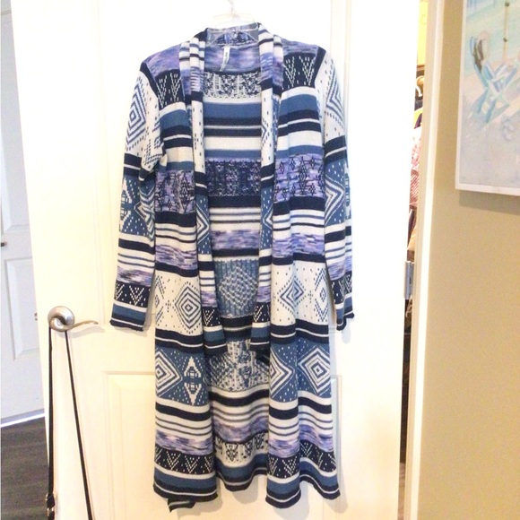 Beautiful. 3/4 length sweater large - Picture 2 of 3